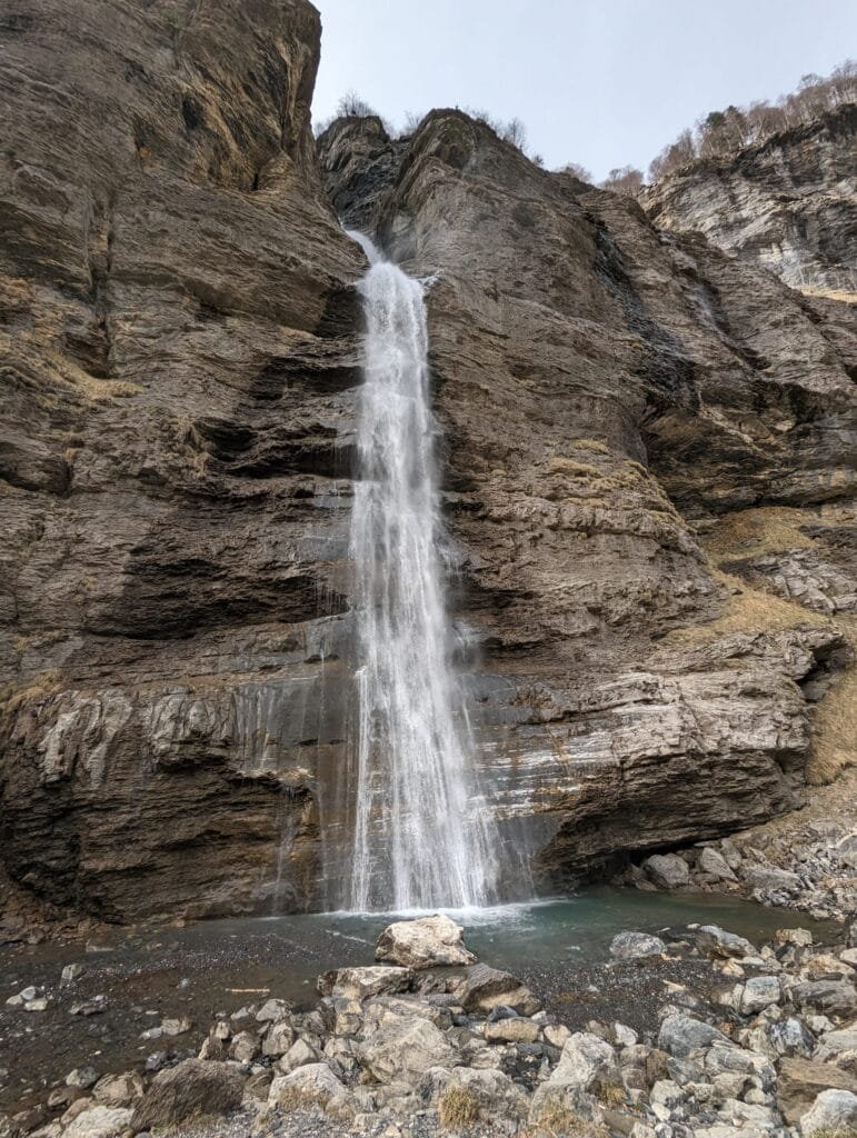 Cascade voyage nature et eau itinéraire Savoie